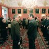Bürgermeister Willi Gruber und Abraham Harry Reiss beim Empfang im Rathaus, 28. November 1998